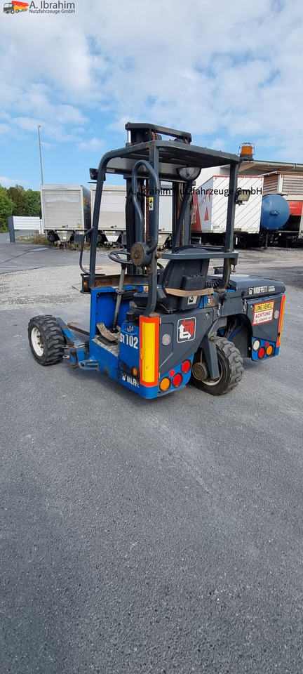 M4-25.3F Moffett Mitnahmestapler - Chariot embarqué: photos 3 M4-25.3F Moffett Mitnahmestapler - Chariot embarqué: photos 3