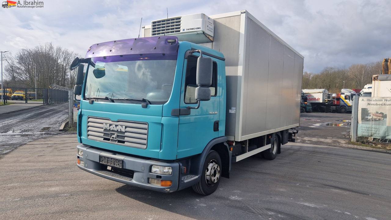 MAN 8.180 Thermokingkühlung - 30 ° sauber, 3. Gang kratzt, voll fahrbereit - Camion frigorifique: photos 1 MAN 8.180 Thermokingkühlung - 30 ° sauber, 3. Gang kratzt, voll fahrbereit - Camion frigorifique: photos 1