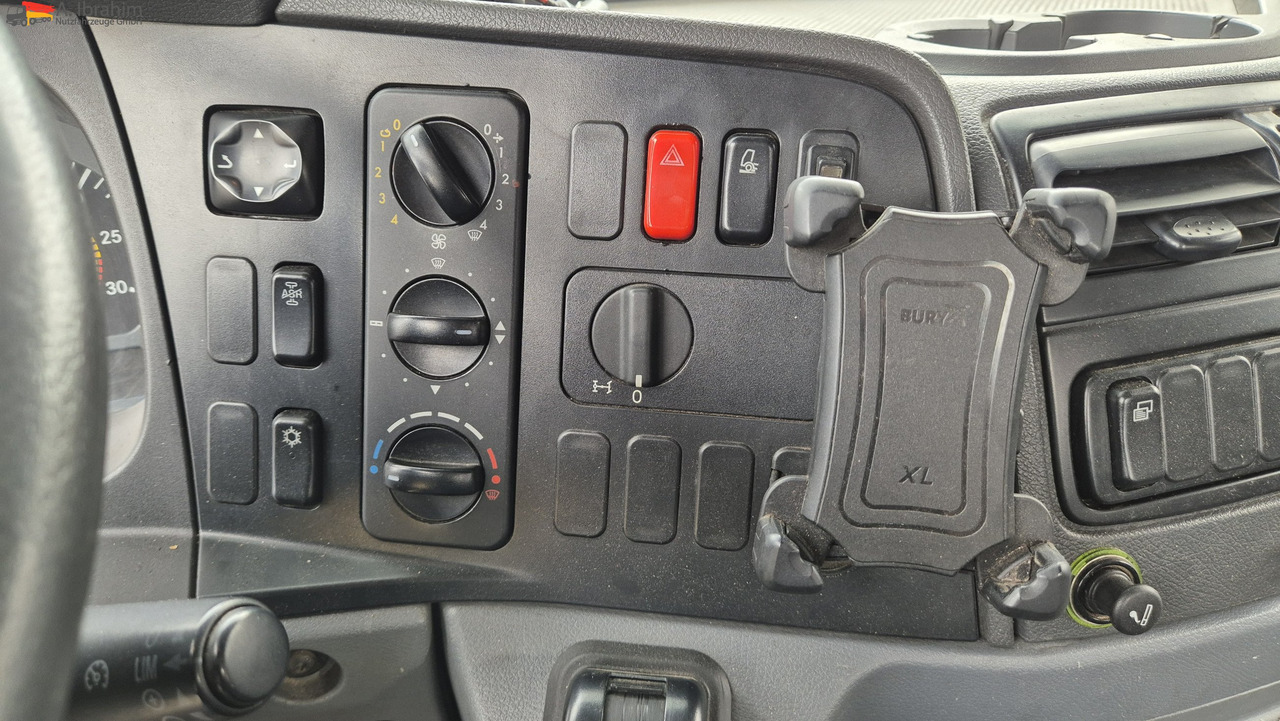 Mercedes-Benz 1833 HIAB Kran, Funk FB Scheckheft gepflegt bei Mercedes - Camion plateau, Camion grue: photos 5 Mercedes-Benz 1833 HIAB Kran, Funk FB Scheckheft gepflegt bei Mercedes - Camion plateau, Camion grue: photos 5