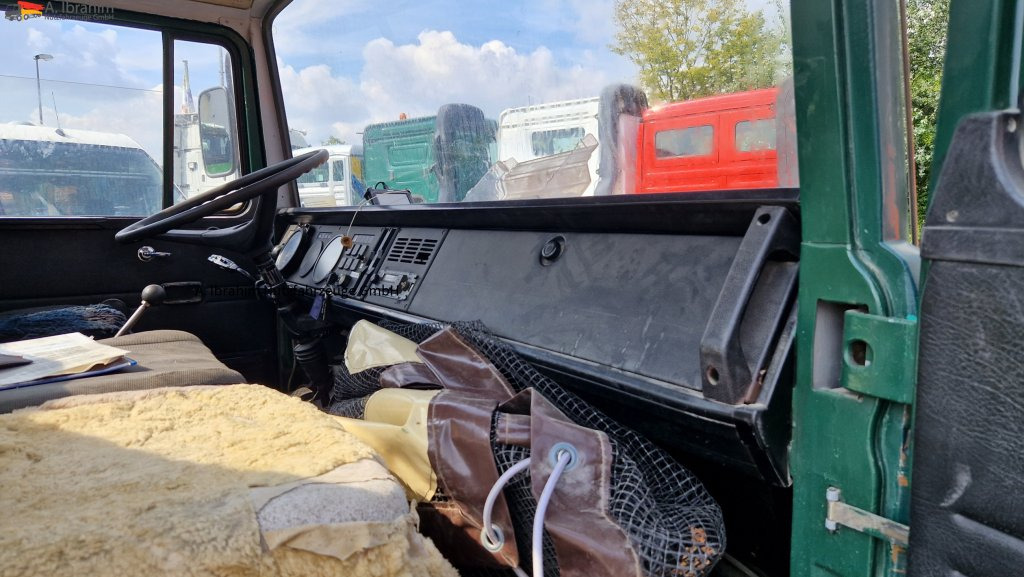 Mercedes-Benz DB 813 Pritsche Kran H- Kennzeichen,Oldtimer ein Stück Geschichte - Fourgon plateau: photos 3 Mercedes-Benz DB 813 Pritsche Kran H- Kennzeichen,Oldtimer ein Stück Geschichte - Fourgon plateau: photos 3