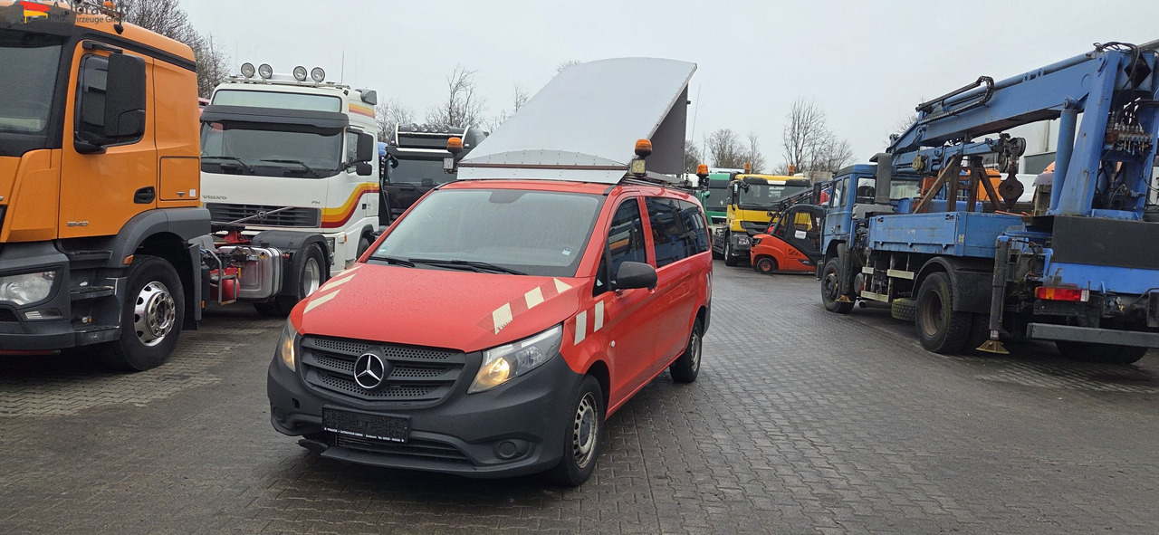 Mercedes-Benz Vito Tourer BF 3-GST Zeichen Anlage 3050 kg zzGw - Camion magasin: photos 1 Mercedes-Benz Vito Tourer BF 3-GST Zeichen Anlage 3050 kg zzGw - Camion magasin: photos 1