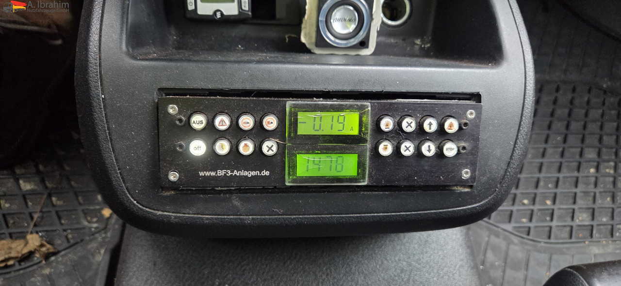 Mercedes-Benz Vito Tourer BF 3-GST Zeichen Anlage 3050 kg zzGw - Camion magasin: photos 4 Mercedes-Benz Vito Tourer BF 3-GST Zeichen Anlage 3050 kg zzGw - Camion magasin: photos 4