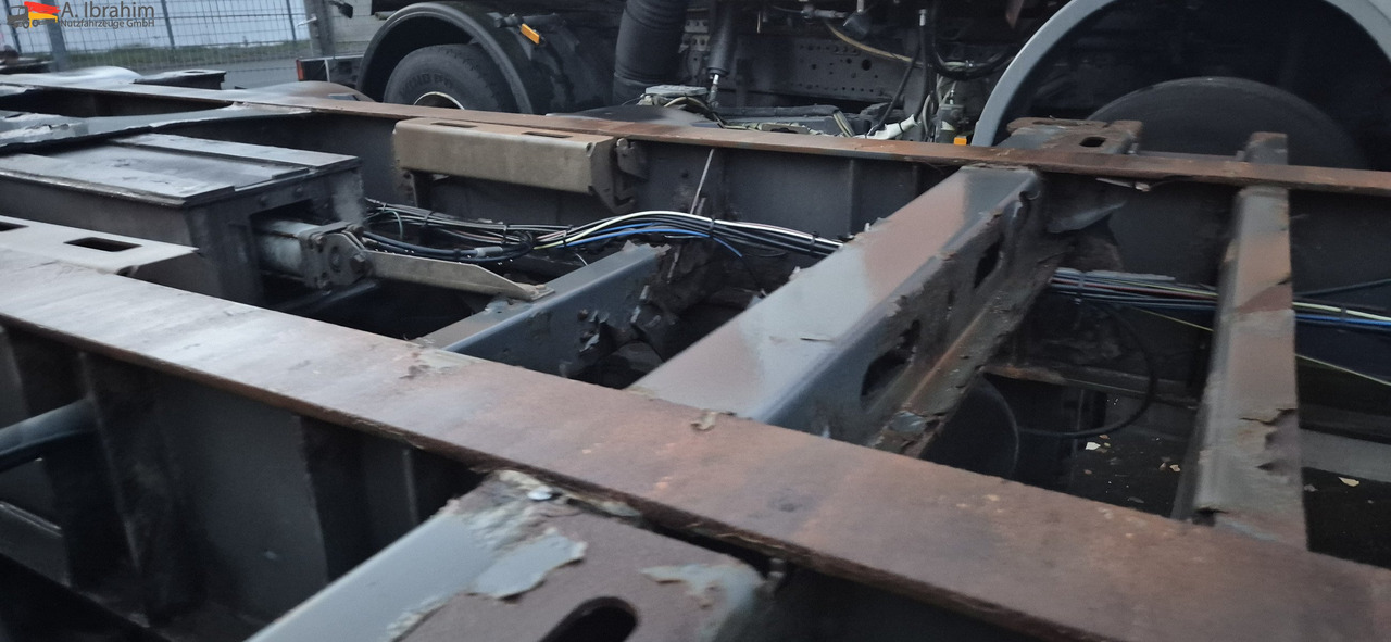 Schmitz SCF24 2x20,30,40,45 ft Multichassis, ausziehbar - Semi-remorque porte-conteneur/ Caisse mobile: photos 3 Schmitz SCF24 2x20,30,40,45 ft Multichassis, ausziehbar - Semi-remorque porte-conteneur/ Caisse mobile: photos 3