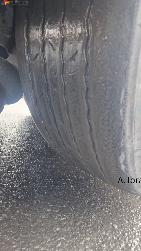 Schmitz SW 24 Schubboden, Liftachse,Ersatzradhalterung Kabelfernbedienung, Trichter - Semi-remorque à fond mouvant: photos 5 Schmitz SW 24 Schubboden, Liftachse,Ersatzradhalterung Kabelfernbedienung, Trichter - Semi-remorque à fond mouvant: photos 5