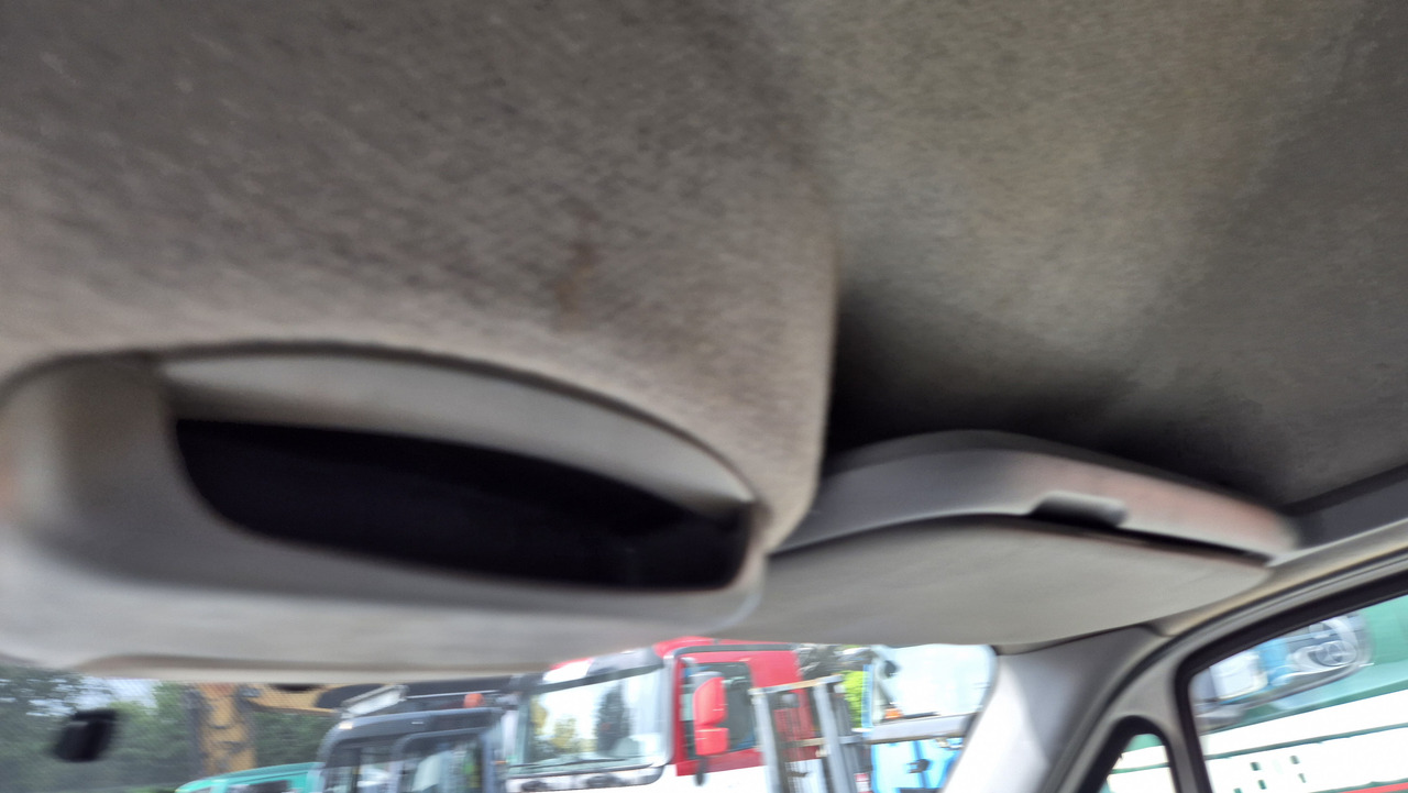 VW Crafter 2.5 Diesel Rost ja, technisch super, HU neu 01 2025 - Fourgon utilitaire: photos 2 VW Crafter 2.5 Diesel Rost ja, technisch super, HU neu 01 2025 - Fourgon utilitaire: photos 2