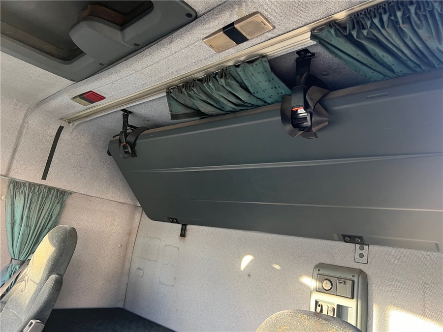 Tracteur routier DAF XF95/480 Manual gear: photos 17