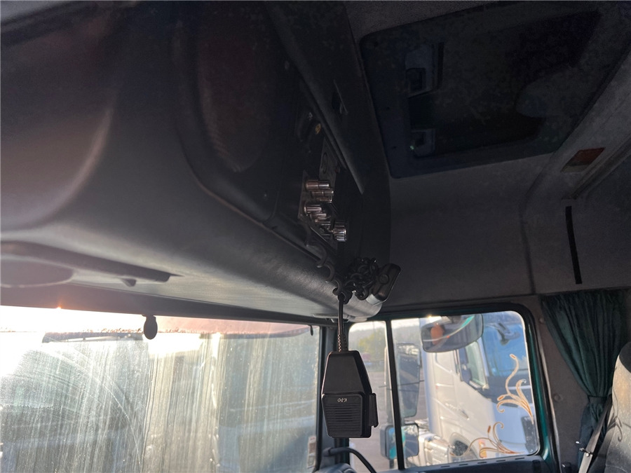 Tracteur routier DAF XF95/480 Manual gear: photos 16
