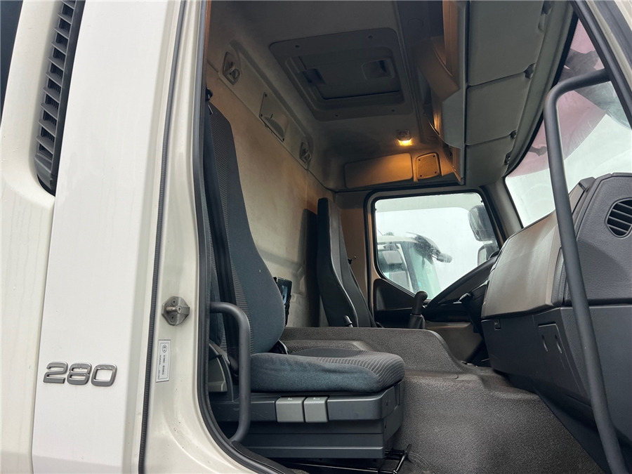Camion à rideaux coulissants Volvo FE 280: photos 19