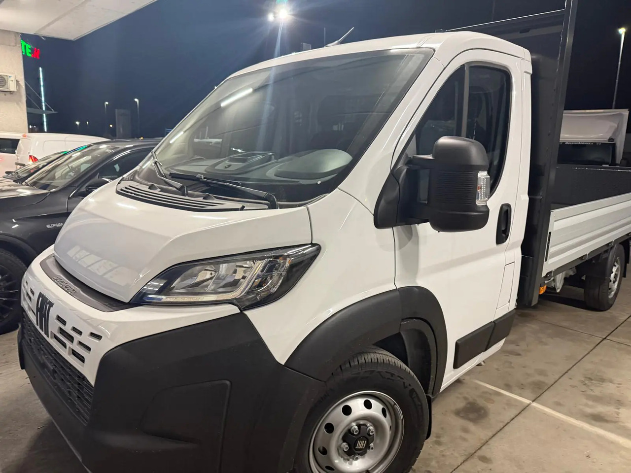 FIAT DUCATO MAXI L4 SERIE 9 - Fourgon plateau: photos 1 FIAT DUCATO MAXI L4 SERIE 9 - Fourgon plateau: photos 1