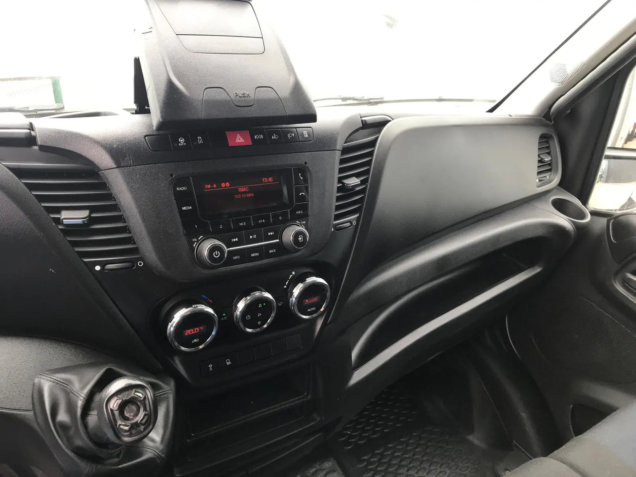 IVECO DAILY 35C16 CC 3000 - Utilitaire plateau baché: photos 4 IVECO DAILY 35C16 CC 3000 - Utilitaire plateau baché: photos 4