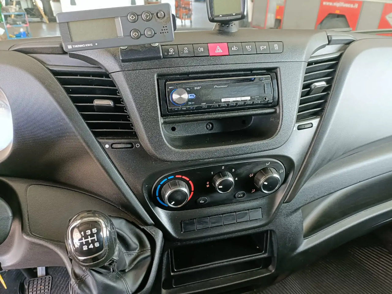 Utilitaire frigorifique IVECO DAILY 35C18 FRCX 10/2025: photos 11