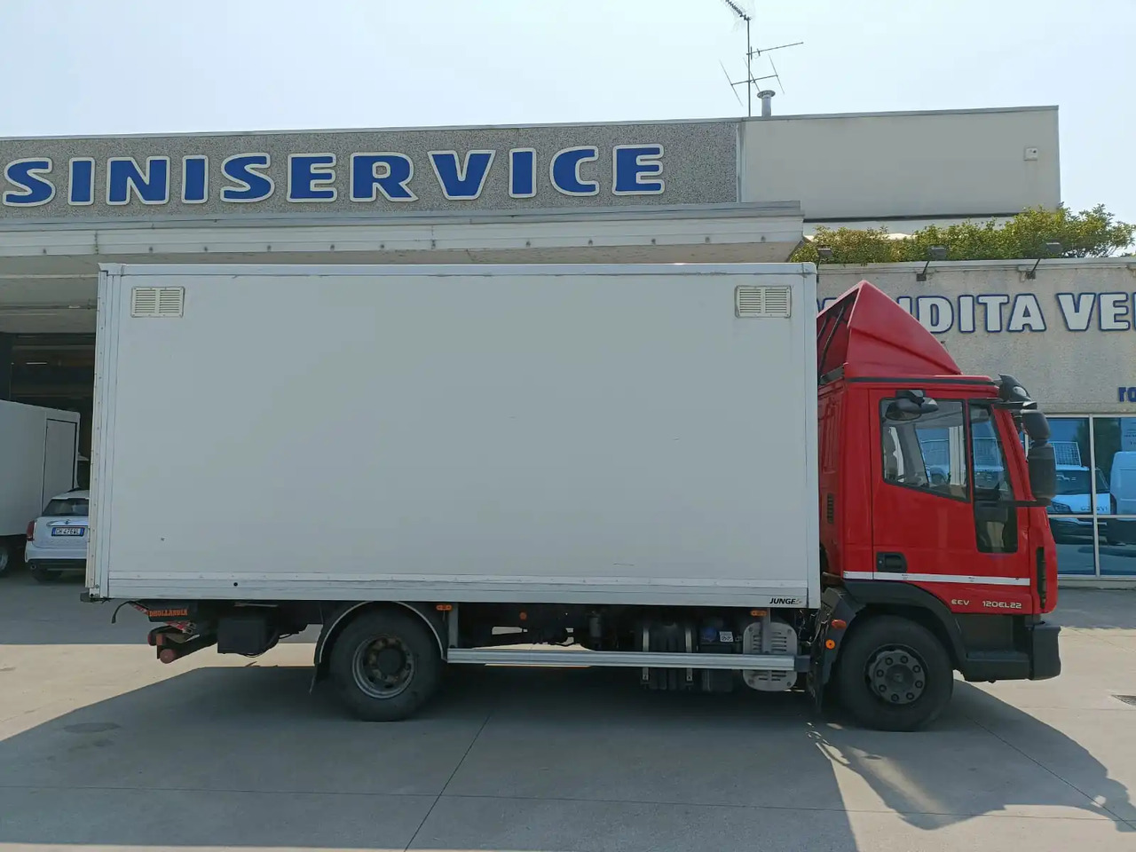 IVECO EUROCARGO 120EL22 - Camion fourgon: photos 4 IVECO EUROCARGO 120EL22 - Camion fourgon: photos 4
