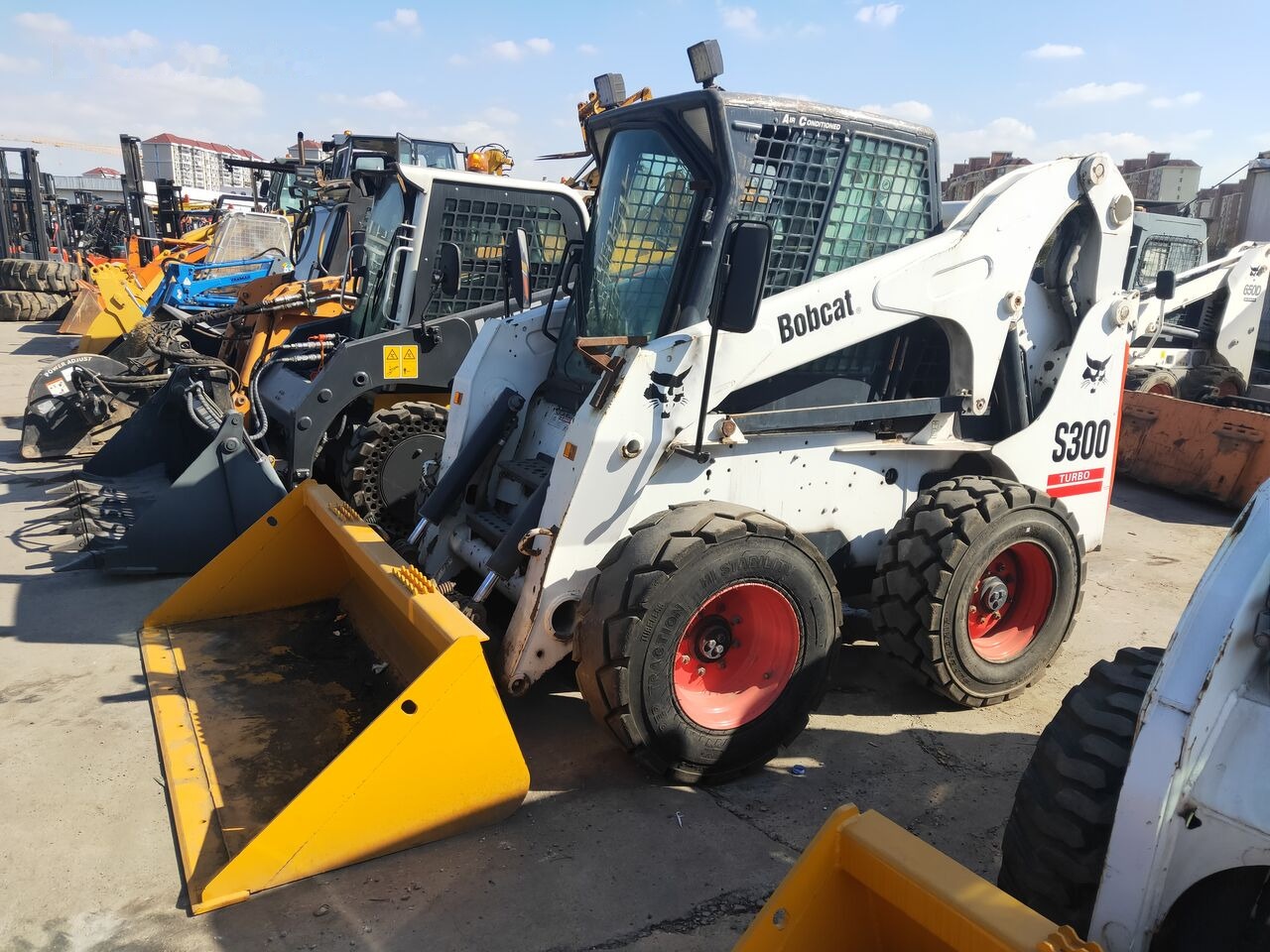 Bobcat S300 - Mini chargeuse: photos 2 Bobcat S300 - Mini chargeuse: photos 2