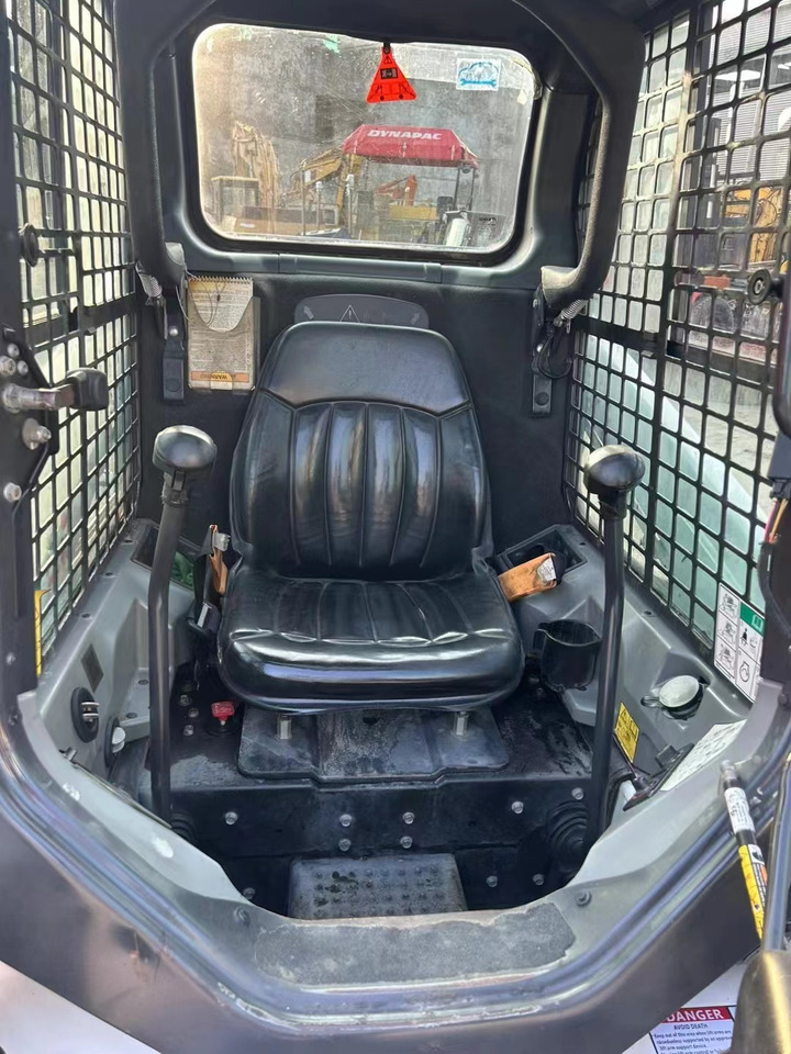 Bobcat S450 - Mini chargeuse: photos 2 Bobcat S450 - Mini chargeuse: photos 2