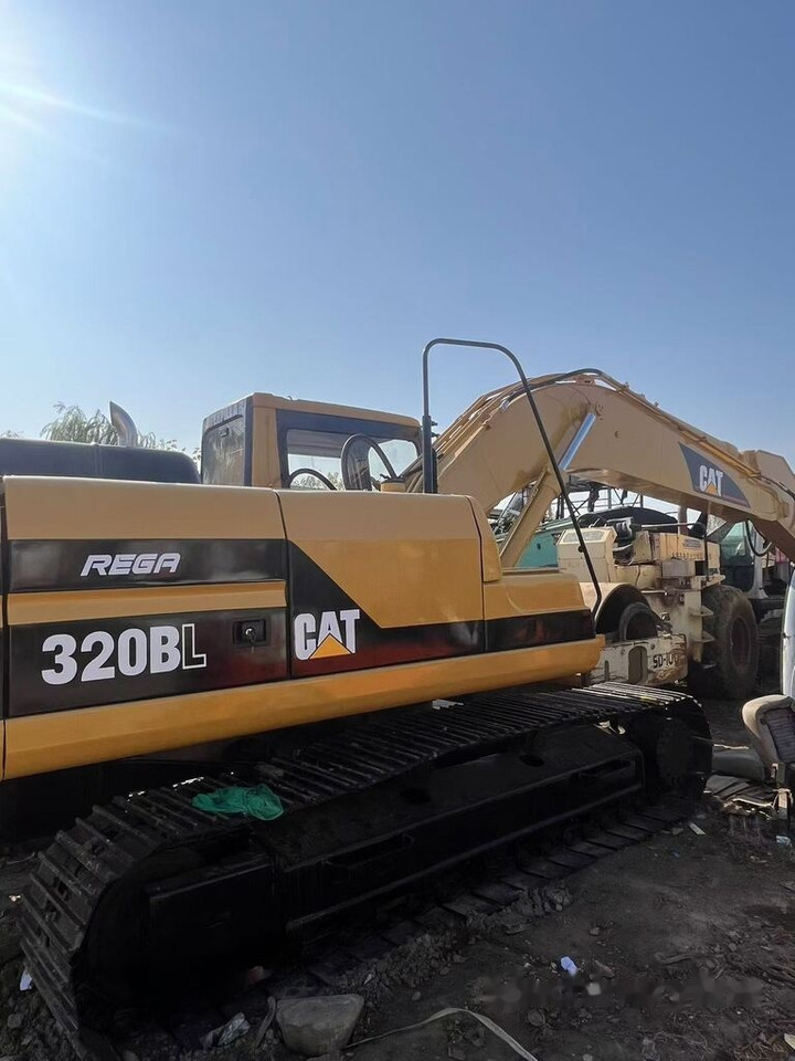 Caterpillar 320BL - Pelle sur chenille: photos 2 Caterpillar 320BL - Pelle sur chenille: photos 2