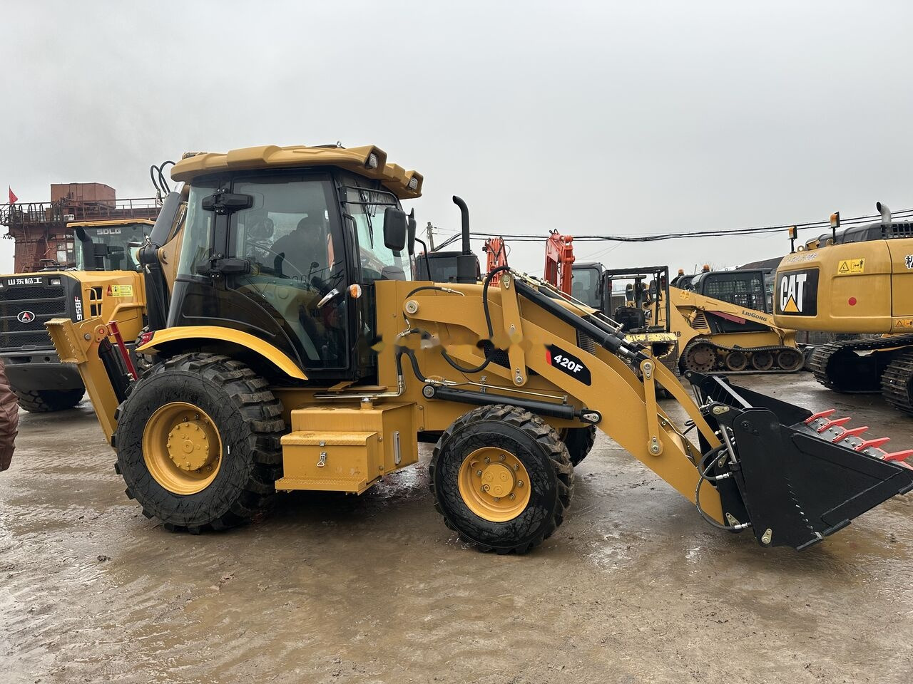 Caterpillar 420F - Tractopelle: photos 4 Caterpillar 420F - Tractopelle: photos 4