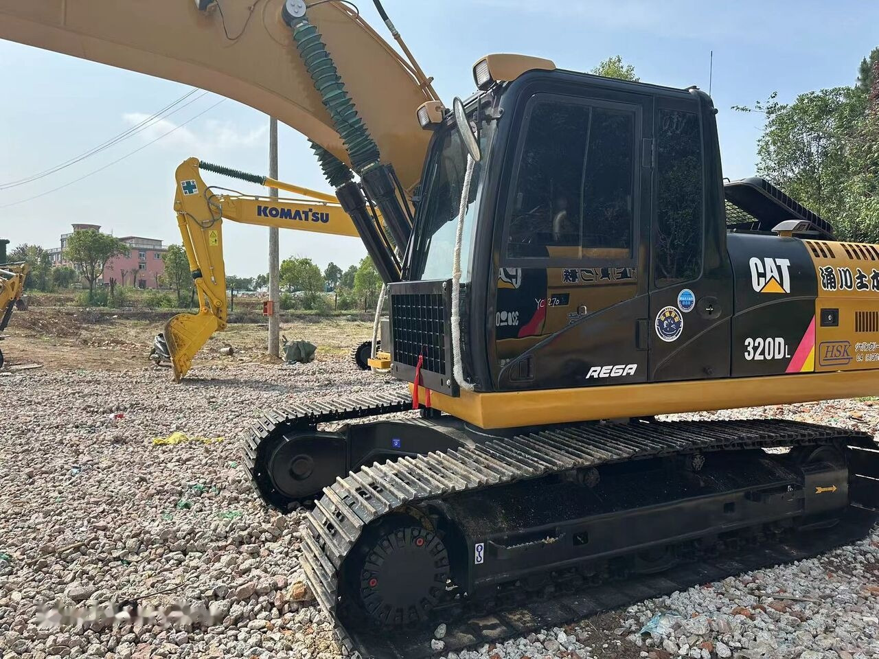Caterpillar CAT 320D - Pelle sur chenille: photos 1 Caterpillar CAT 320D - Pelle sur chenille: photos 1