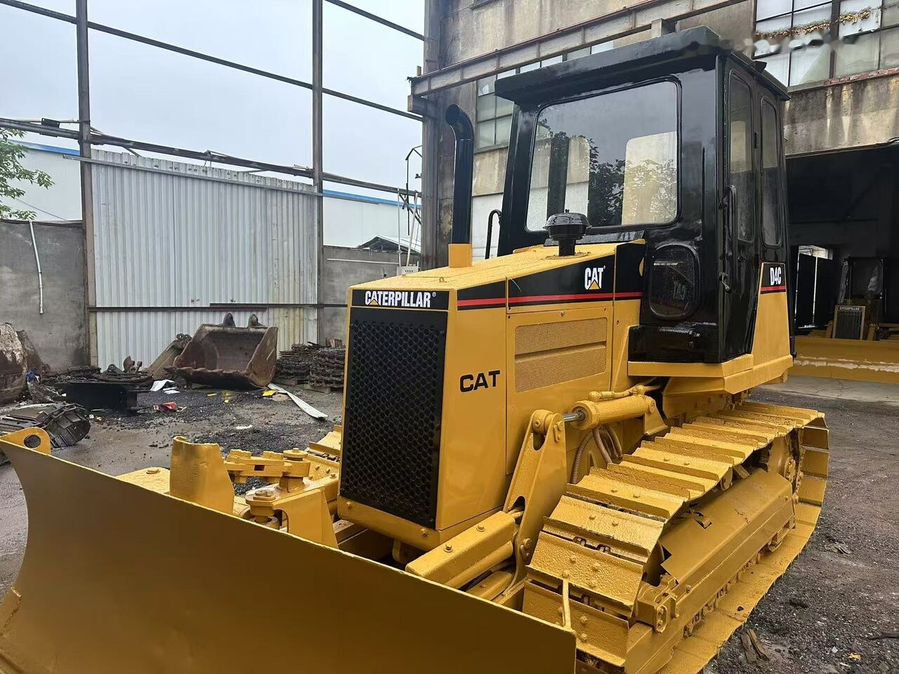 Caterpillar D4C - Bulldozer: photos 3 Caterpillar D4C - Bulldozer: photos 3