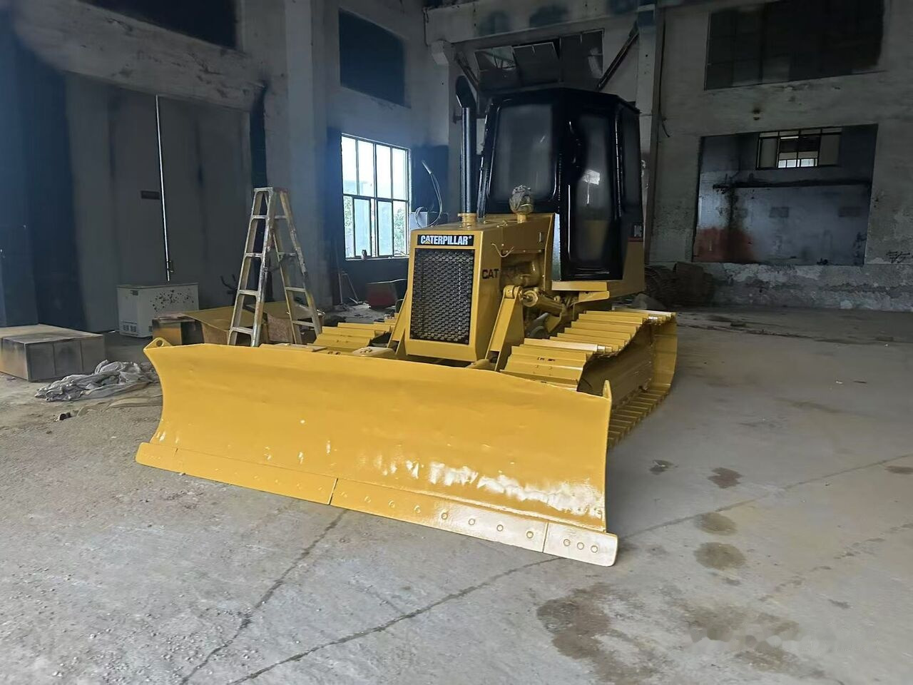 Caterpillar D4C - Bulldozer: photos 4 Caterpillar D4C - Bulldozer: photos 4