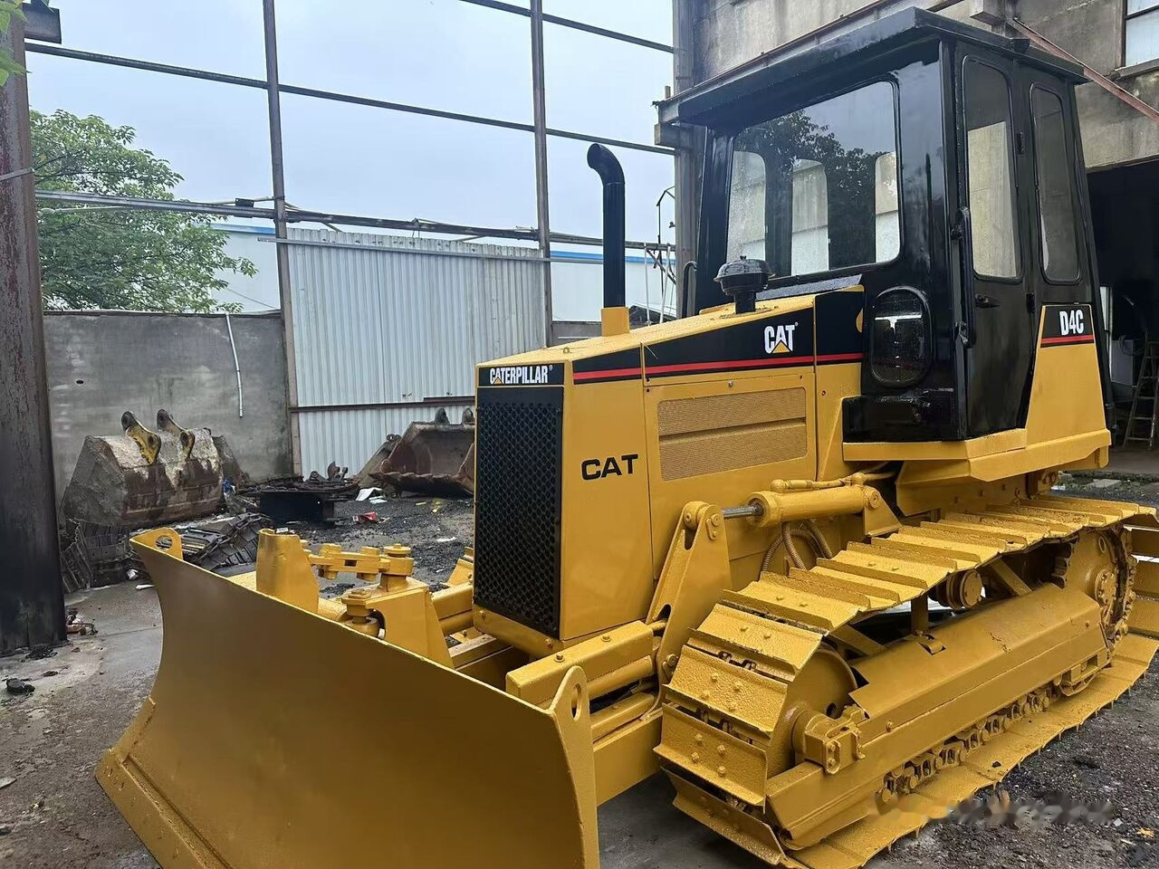 Caterpillar D4C - Bulldozer: photos 5 Caterpillar D4C - Bulldozer: photos 5
