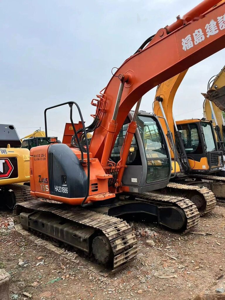 Hitachi ZX135 - Pelle sur chenille: photos 2 Hitachi ZX135 - Pelle sur chenille: photos 2