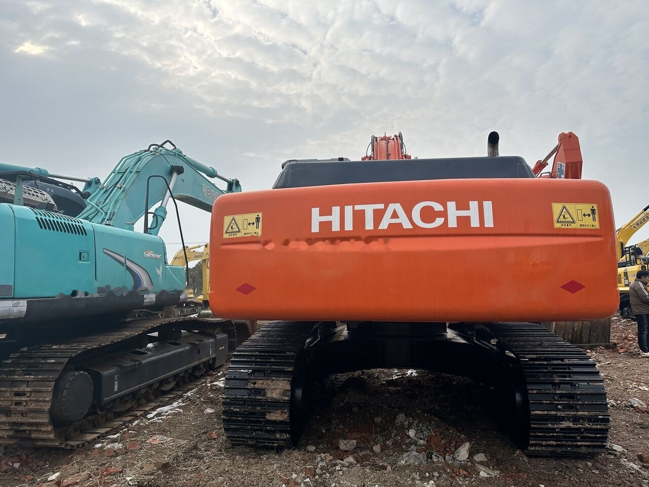 Hitachi ZX350HG - Pelle sur chenille: photos 3 Hitachi ZX350HG - Pelle sur chenille: photos 3