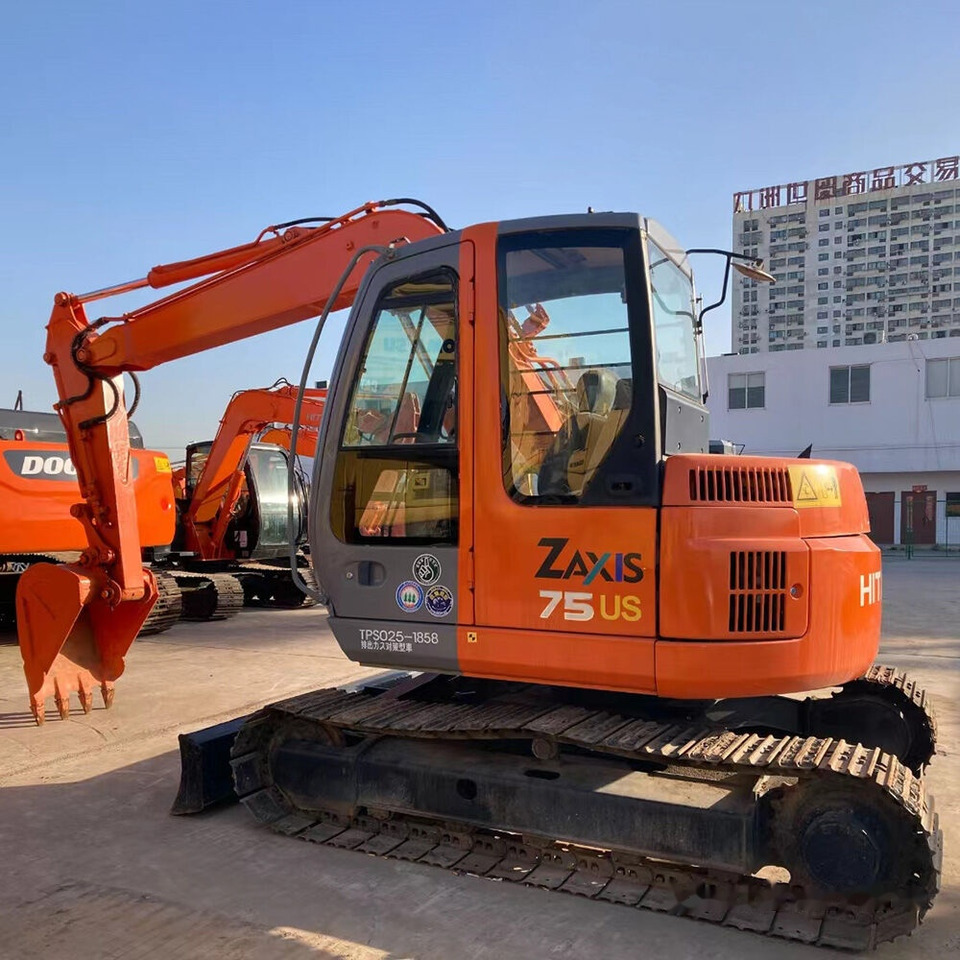 Hitachi ZX75US - Pelle sur chenille: photos 2 Hitachi ZX75US - Pelle sur chenille: photos 2