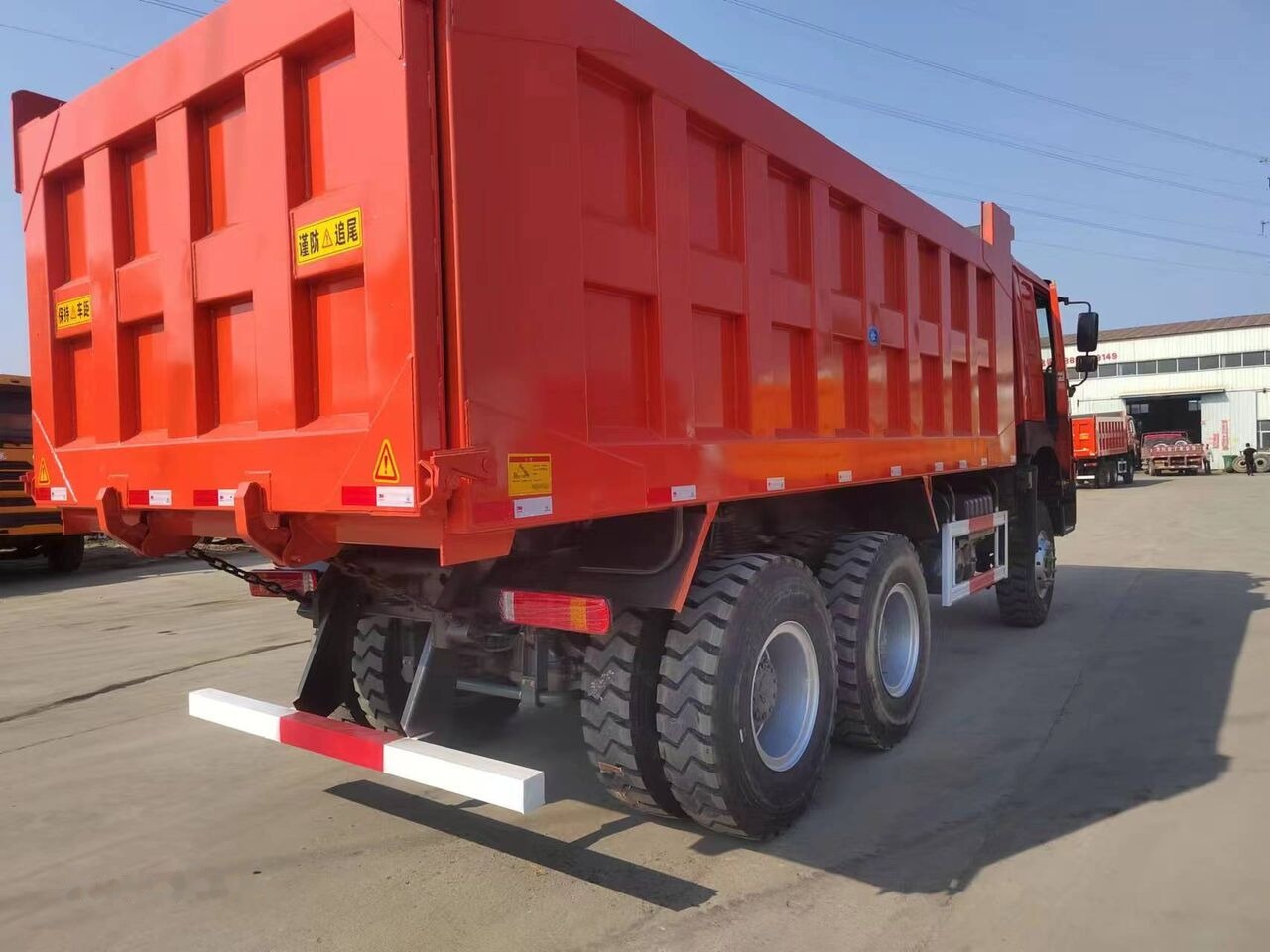 Howo 375 - Camion benne: photos 1 Howo 375 - Camion benne: photos 1