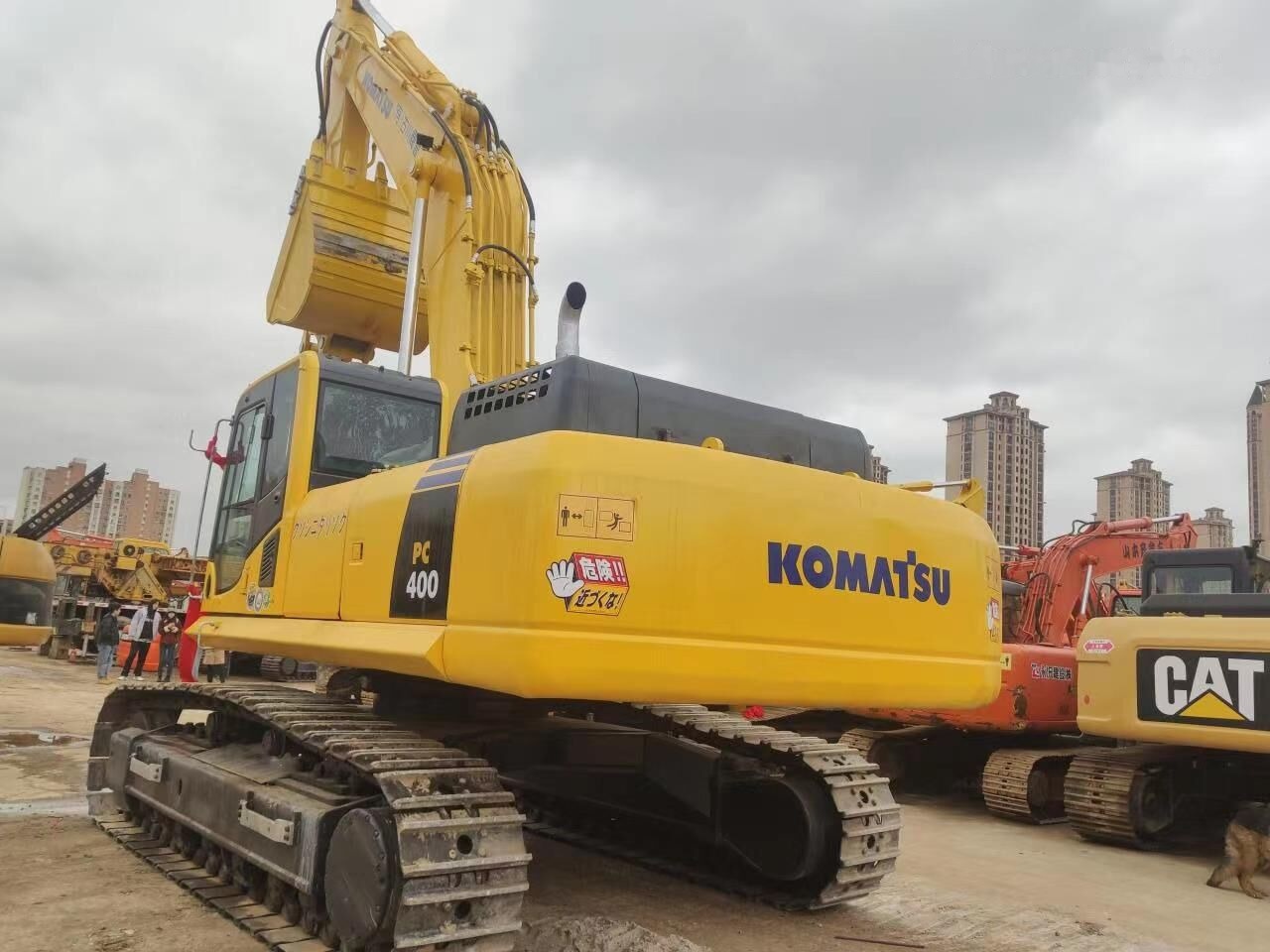 Komatsu PC400-8 - Pelle sur chenille: photos 5 Komatsu PC400-8 - Pelle sur chenille: photos 5