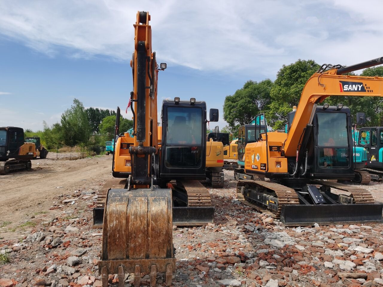 Sany SY75 - Pelle sur chenille: photos 1 Sany SY75 - Pelle sur chenille: photos 1