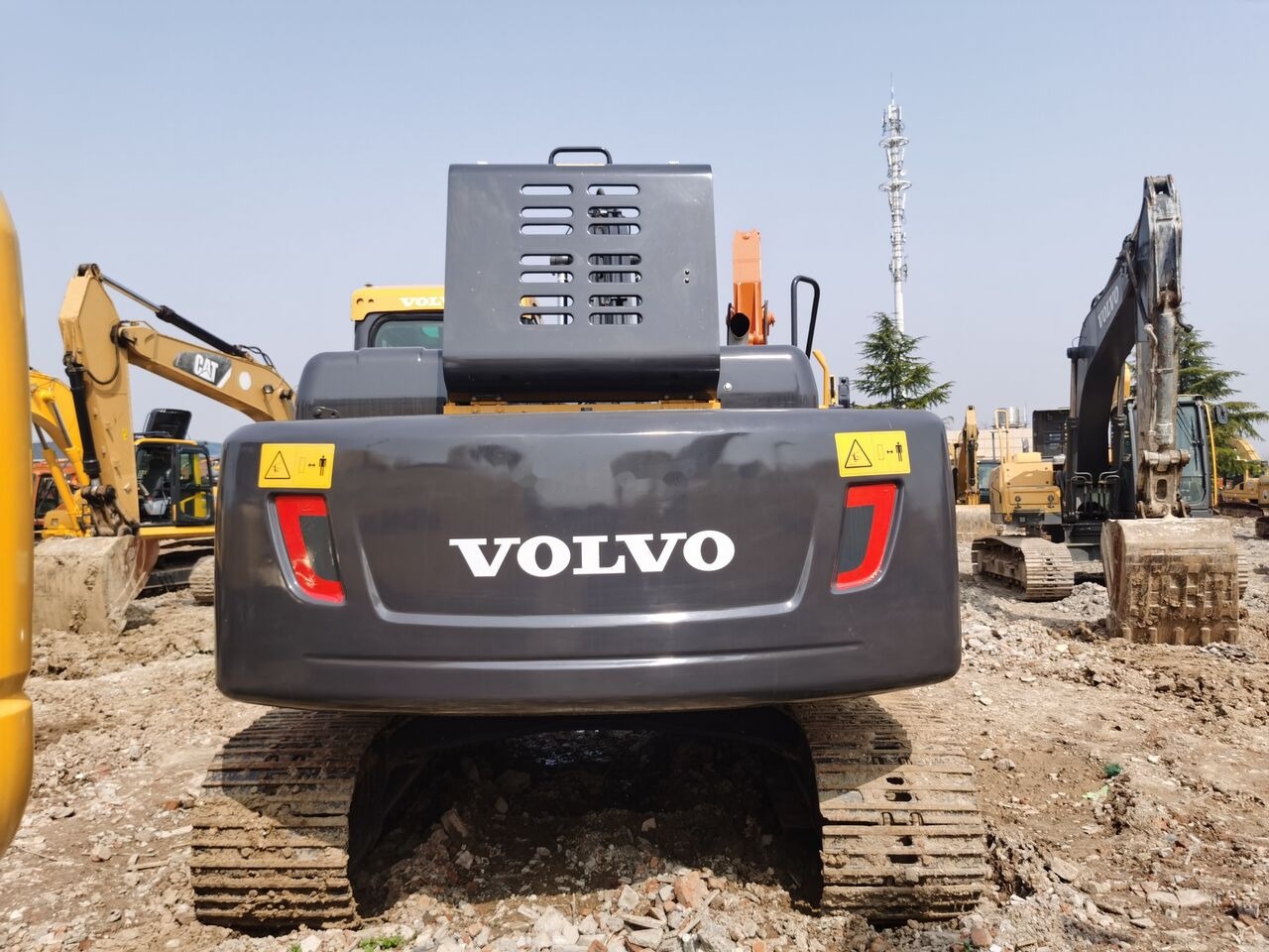 Volvo EC220 - Pelle sur chenille: photos 2 Volvo EC220 - Pelle sur chenille: photos 2