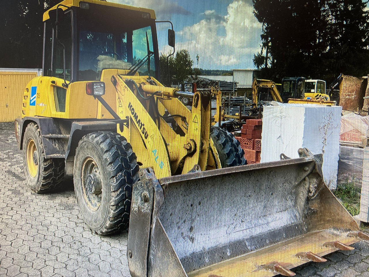 Komatsu WA 75-3 Active - Chargeuse sur pneus: photos 2 Komatsu WA 75-3 Active - Chargeuse sur pneus: photos 2