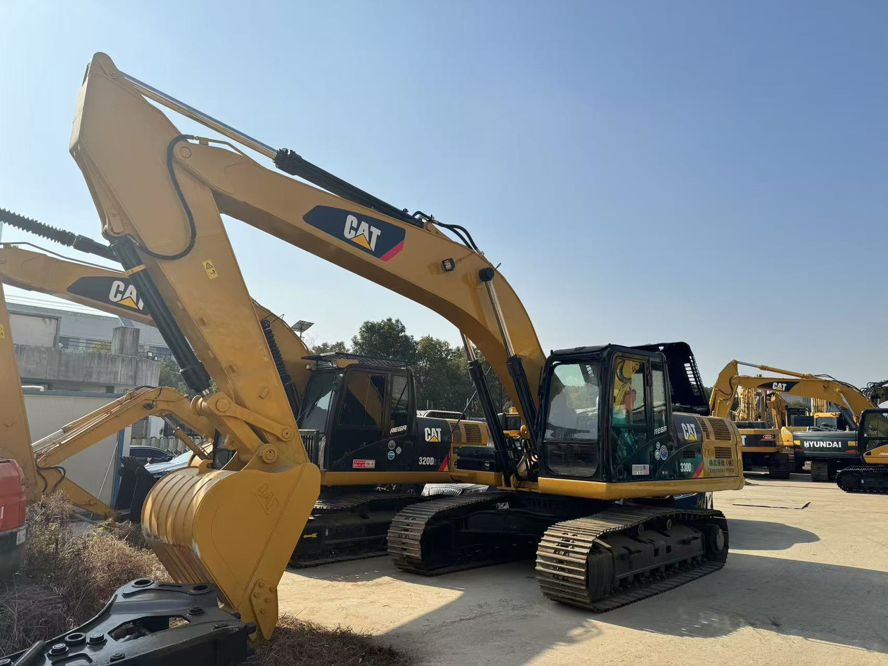CAT 330D - Pelle sur chenille: photos 2 CAT 330D - Pelle sur chenille: photos 2