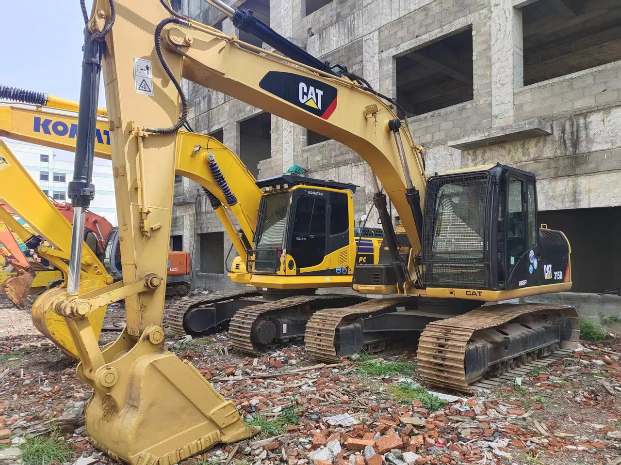 CATERPILLAR 315D - Pelle sur chenille: photos 1 CATERPILLAR 315D - Pelle sur chenille: photos 1