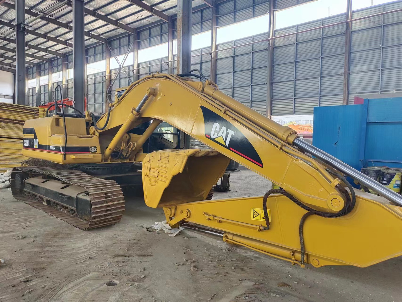 CATERPILLAR 320BL - Pelle sur chenille: photos 3 CATERPILLAR 320BL - Pelle sur chenille: photos 3