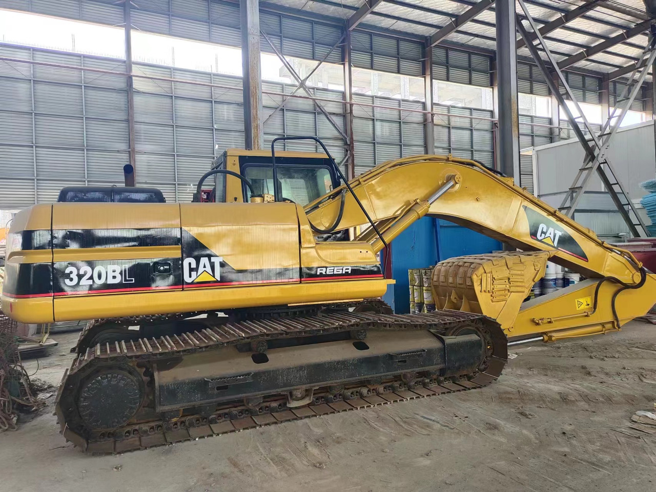 CATERPILLAR 320BL - Pelle sur chenille: photos 1 CATERPILLAR 320BL - Pelle sur chenille: photos 1