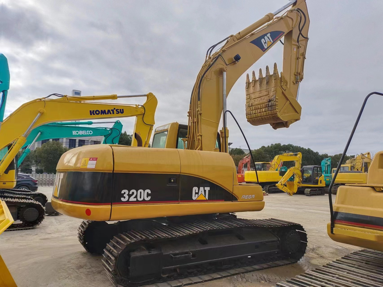 CATERPILLAR 320C - Pelle sur chenille: photos 1 CATERPILLAR 320C - Pelle sur chenille: photos 1