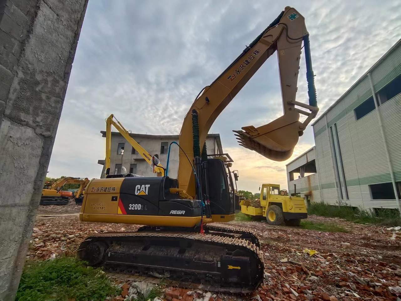 CATERPILLAR 320D2L CAT 320D - Pelle sur chenille: photos 2 CATERPILLAR 320D2L CAT 320D - Pelle sur chenille: photos 2