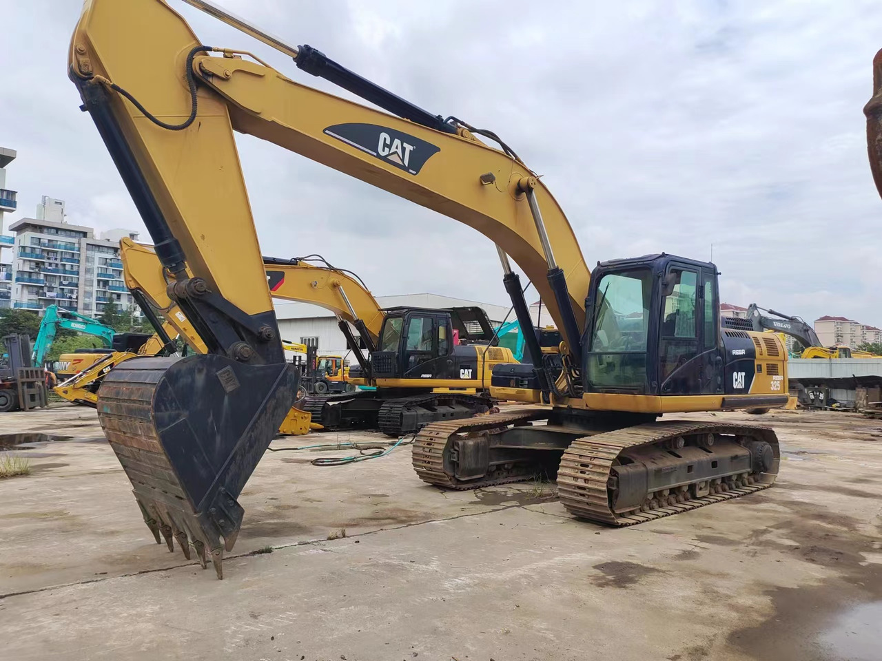 CATERPILLAR 325C - Pelle sur chenille: photos 1 CATERPILLAR 325C - Pelle sur chenille: photos 1