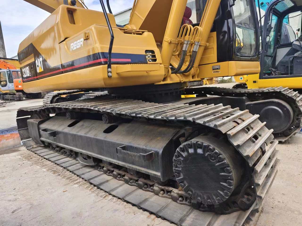 CATERPILLAR CAT 320BL - Pelle sur chenille: photos 3 CATERPILLAR CAT 320BL - Pelle sur chenille: photos 3