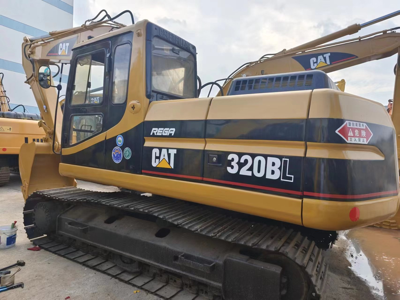 CATERPILLAR CAT 320BL - Pelle sur chenille: photos 1 CATERPILLAR CAT 320BL - Pelle sur chenille: photos 1