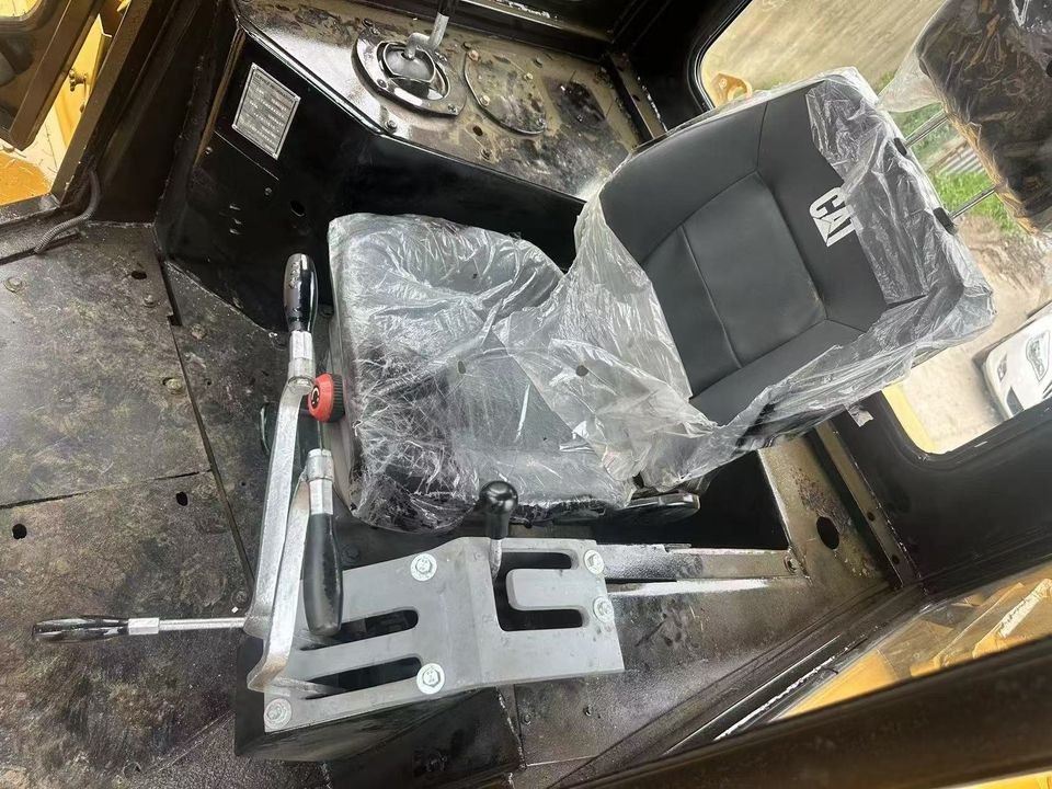 CATERPILLAR D8R - Bulldozer: photos 5 CATERPILLAR D8R - Bulldozer: photos 5