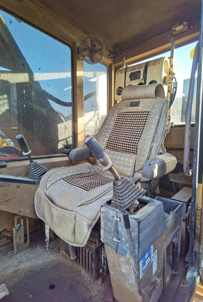 CATERPILLAR E200B - Pelle sur chenille: photos 4 CATERPILLAR E200B - Pelle sur chenille: photos 4