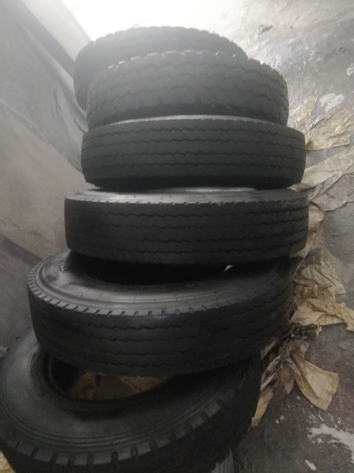 CHINA BRAND 700R16 for coaster bus toyota - Pneus et jantes pour Bus interurbain: photos 2 CHINA BRAND 700R16 for coaster bus toyota - Pneus et jantes pour Bus interurbain: photos 2