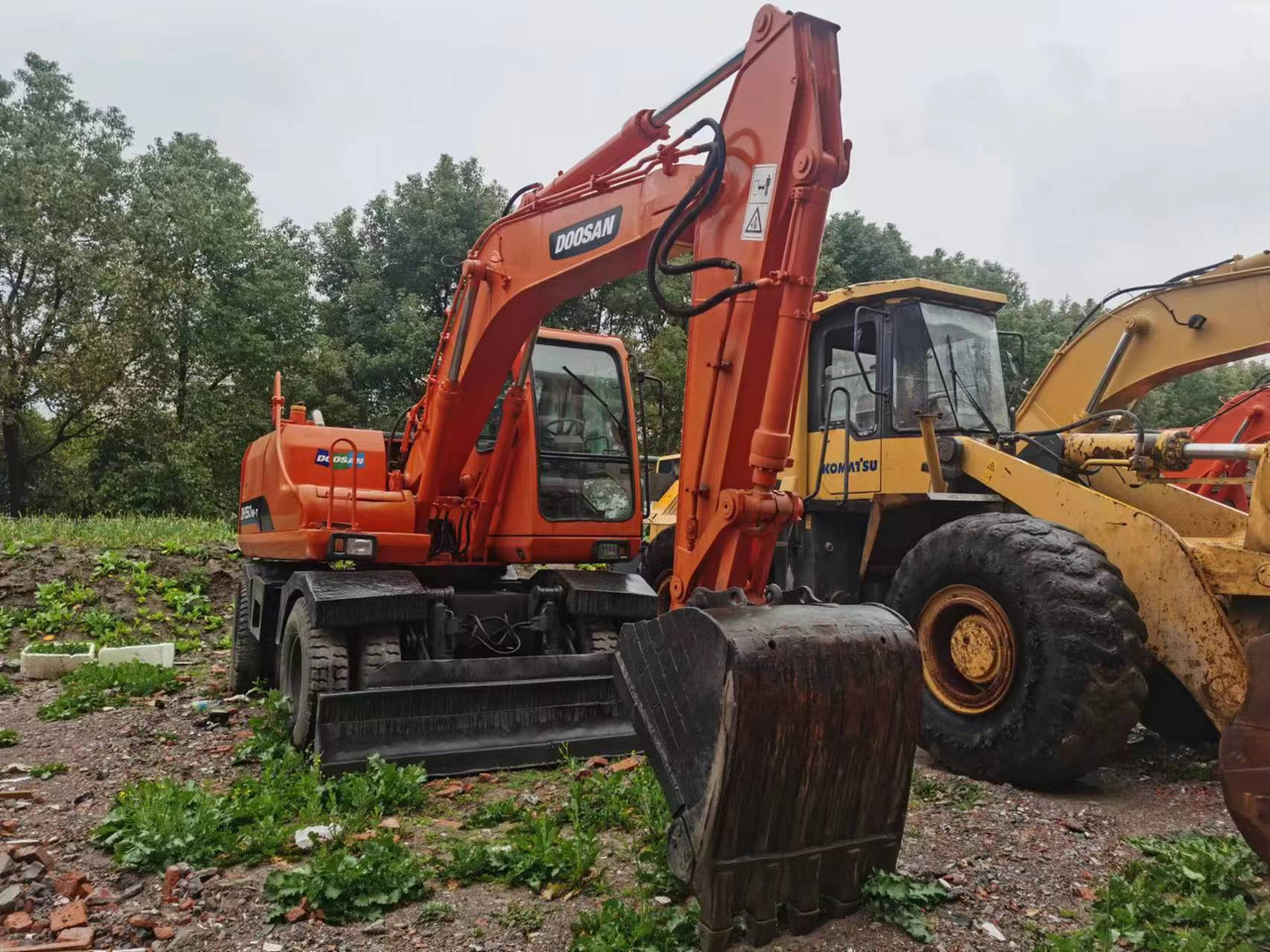 DOOSAN DH150W-7 - Pelle sur pneus: photos 1 DOOSAN DH150W-7 - Pelle sur pneus: photos 1