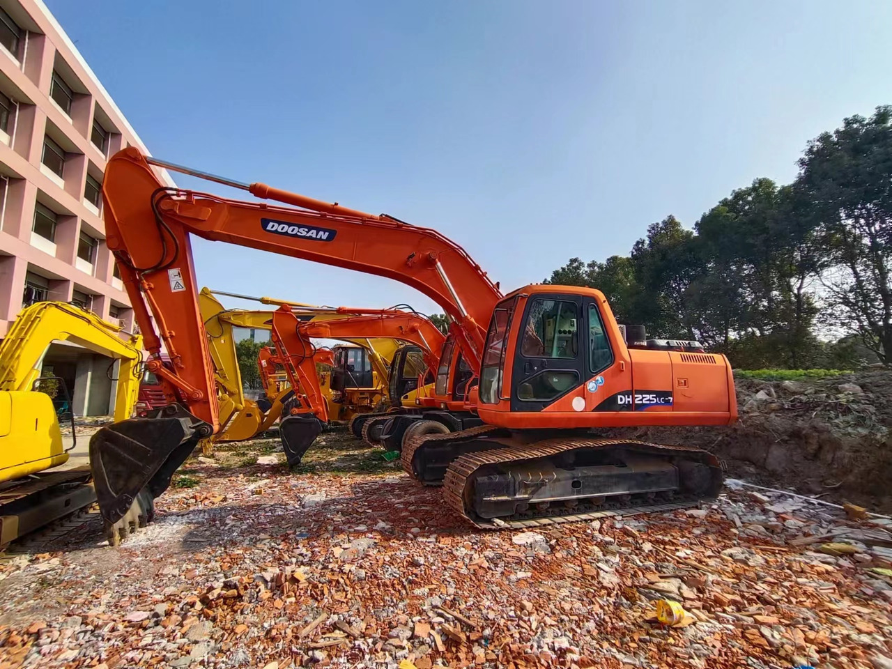 DOOSAN DH225LC-7 - Pelle sur chenille: photos 1 DOOSAN DH225LC-7 - Pelle sur chenille: photos 1