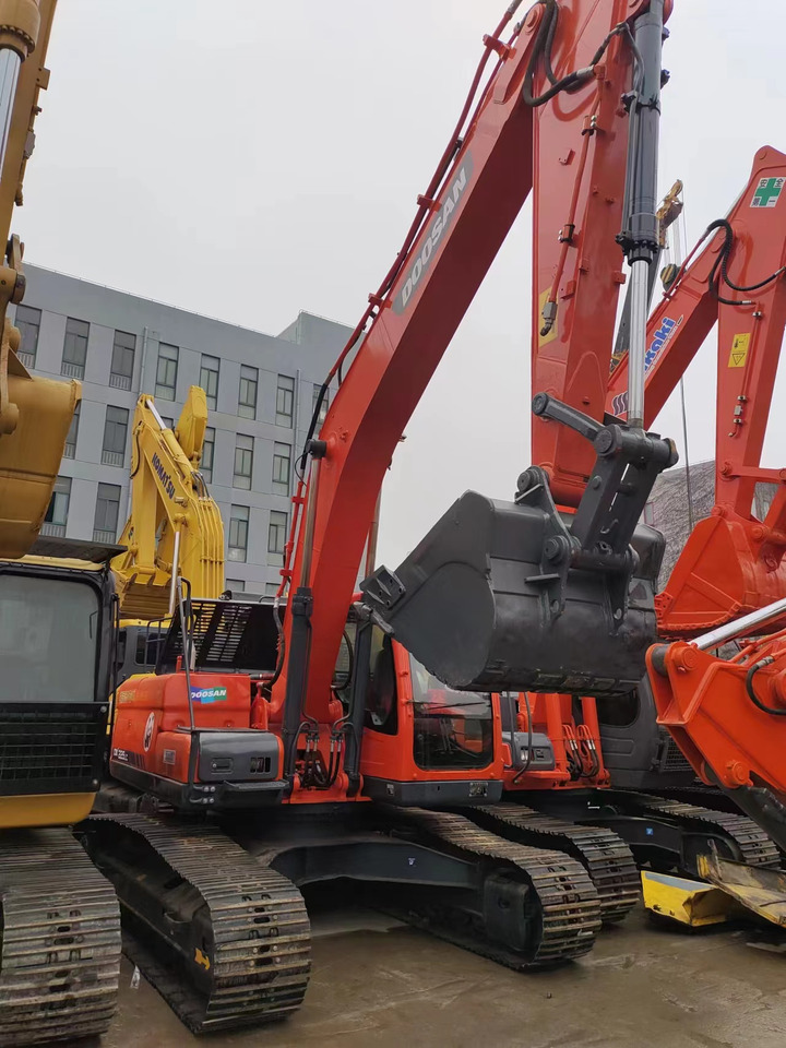 DOOSAN DX225LC - Pelle sur chenille: photos 1 DOOSAN DX225LC - Pelle sur chenille: photos 1