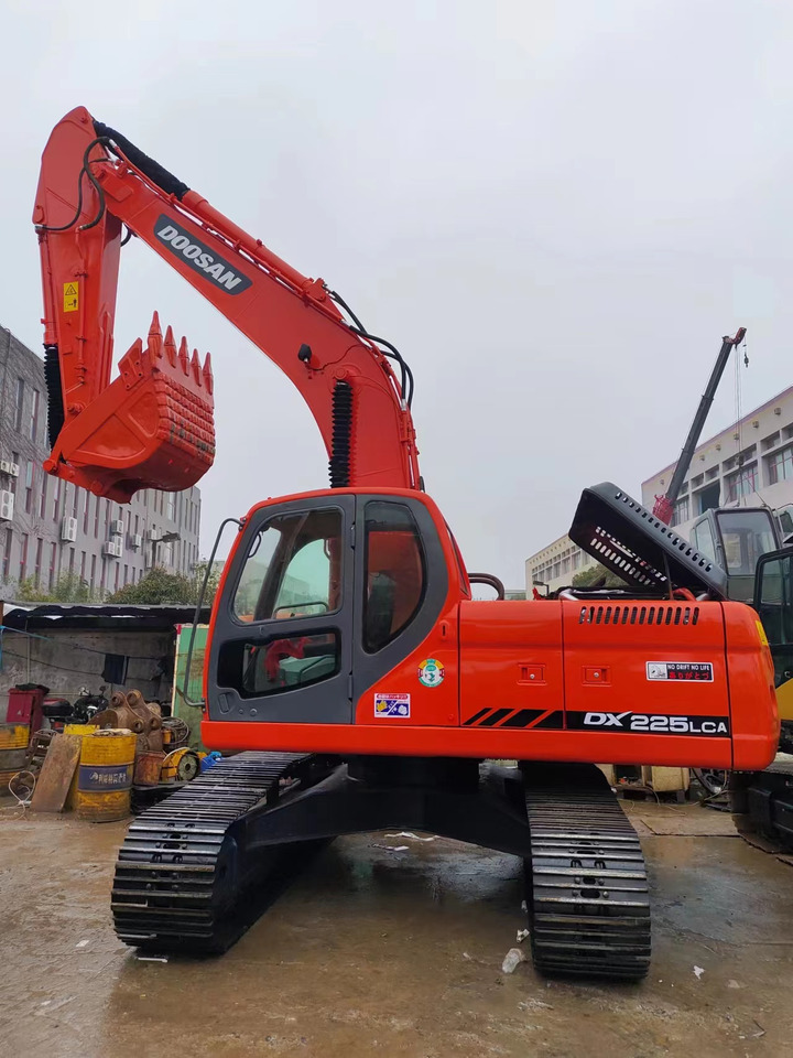 DOOSAN DX225LCA - Pelle sur chenille: photos 1 DOOSAN DX225LCA - Pelle sur chenille: photos 1