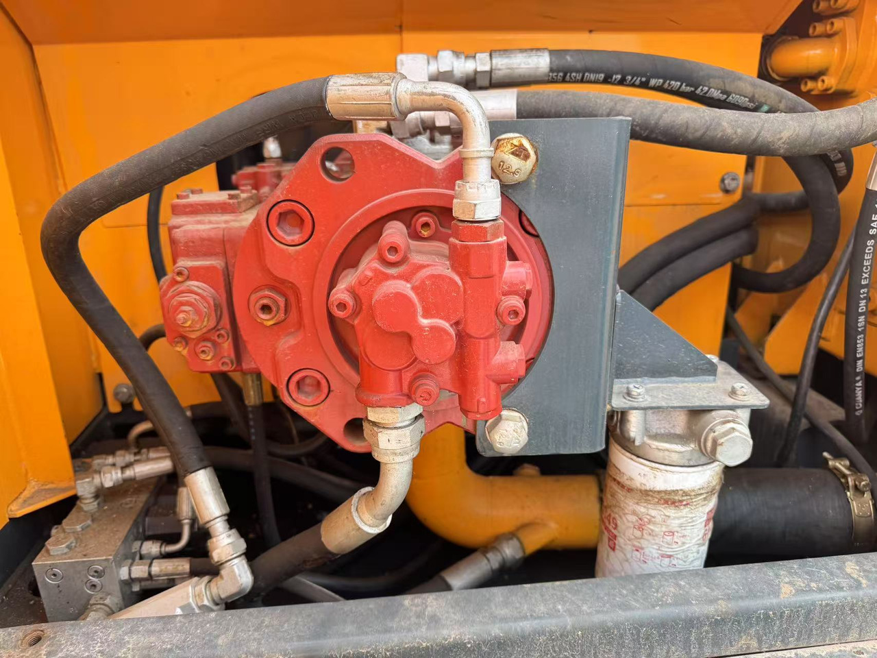 HYUNDAI R220LC-9S - Pelle sur chenille: photos 4 HYUNDAI R220LC-9S - Pelle sur chenille: photos 4