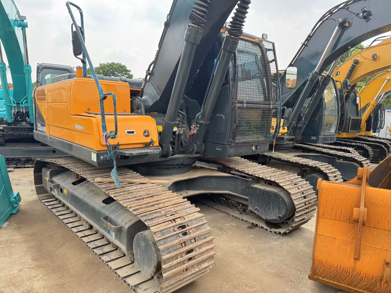 Pelle sur chenille HYUNDAI R220LC-9S: photos 8 Pelle sur chenille HYUNDAI R220LC-9S: photos 8